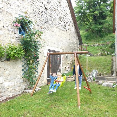 Chambres D'Hotes Des Deux Lacs Ceyzerieu Buitenkant foto