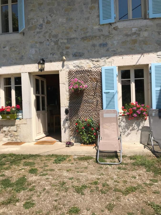 Chambres D'Hotes Des Deux Lacs Ceyzerieu Buitenkant foto