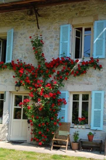 Chambres D'Hotes Des Deux Lacs Ceyzerieu Buitenkant foto