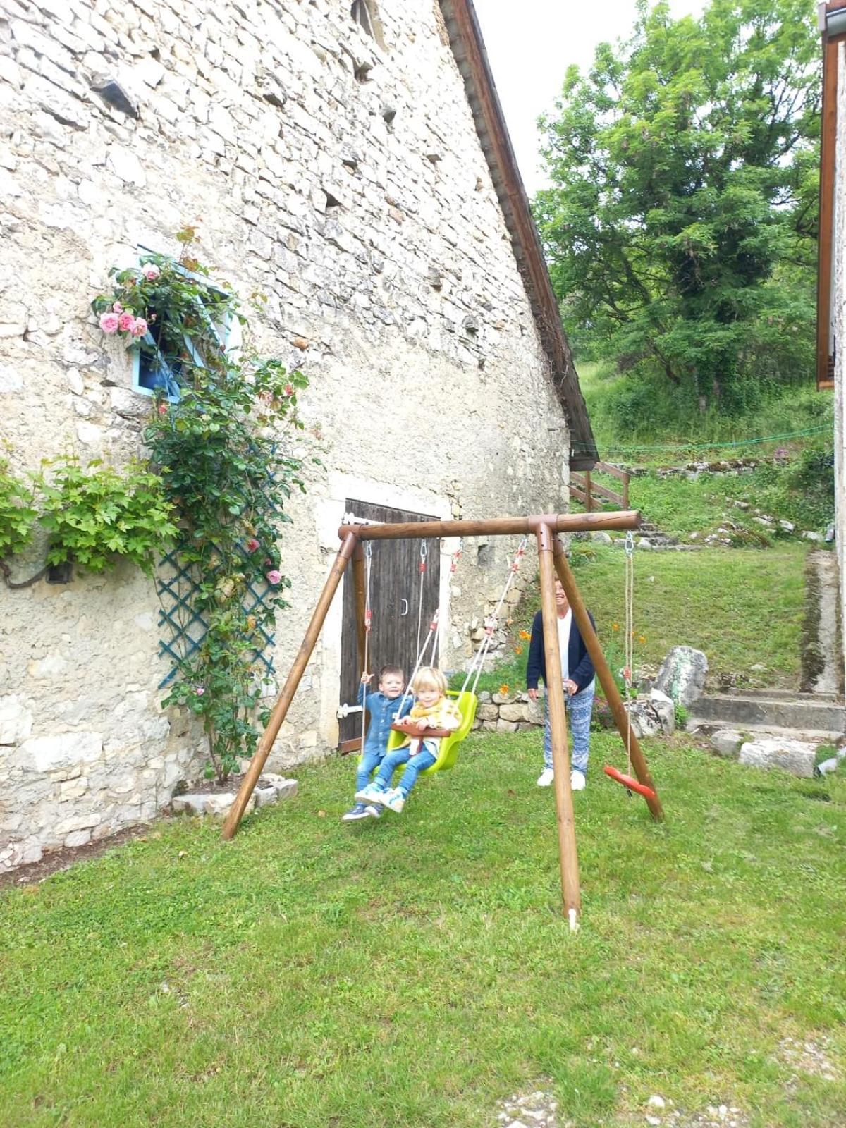 Chambres D'Hotes Des Deux Lacs Ceyzerieu Buitenkant foto