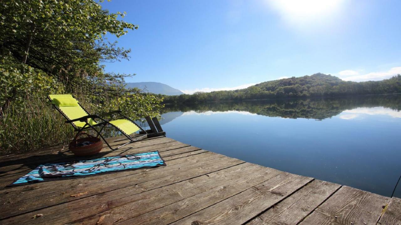 Chambres D'Hotes Des Deux Lacs Ceyzerieu Buitenkant foto